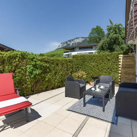 In The Cozy Center Of With Pool Söll